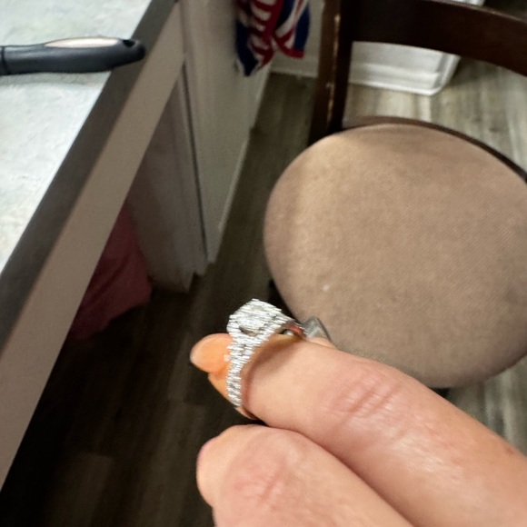 Kay Jewelers Silver and White Halo Ring - Picture 4 of 6